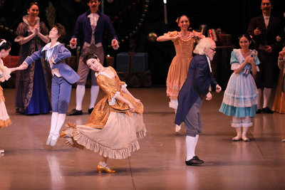 20201213_Nutcracker_no.0400_Akimi Denda_Mao Yamada_7Y1A2463_photo_Kiyonori Hasegawa.jpg