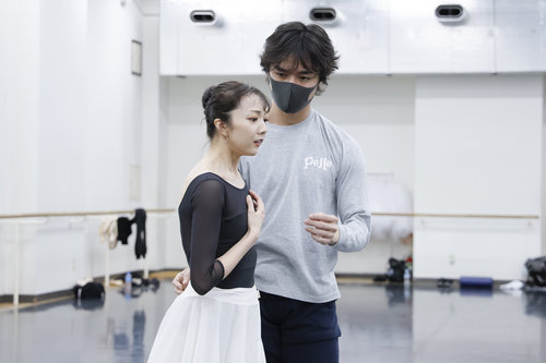 23-0404_Giselle_rehearsal_Eriko Nakajima_Dan Tsukamoto_0211_photo_Koujiro Yoshikawa.jpg