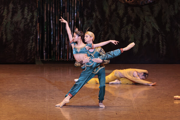 23-1223soiree_nutcracker_2262_photo Shoko Matsuhashi.jpg