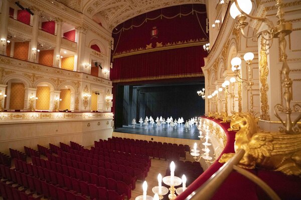 リミニ_アミントーレ・ガッリ劇場（影のリハーサル中）241129-0136_photo Ayano Tomozawa.jpg